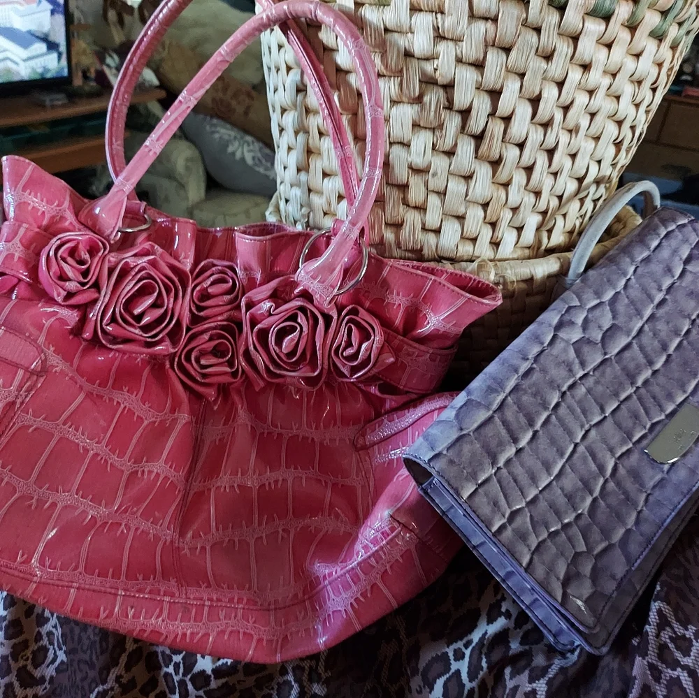 Purses Galore - Picture 7 of 16